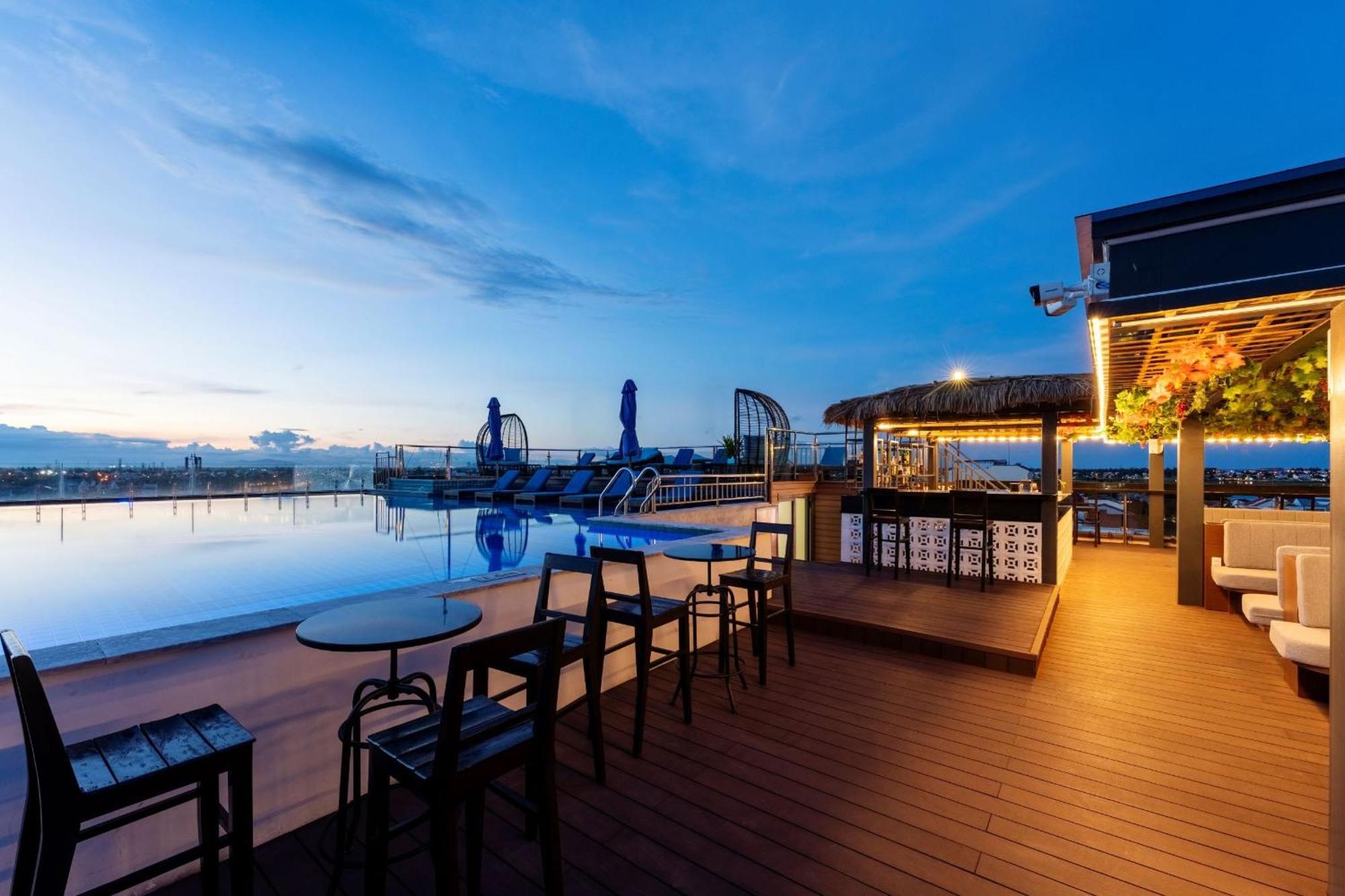Qualia De Hotel Hoi An - Rooftop Bar City View Exteriér fotografie